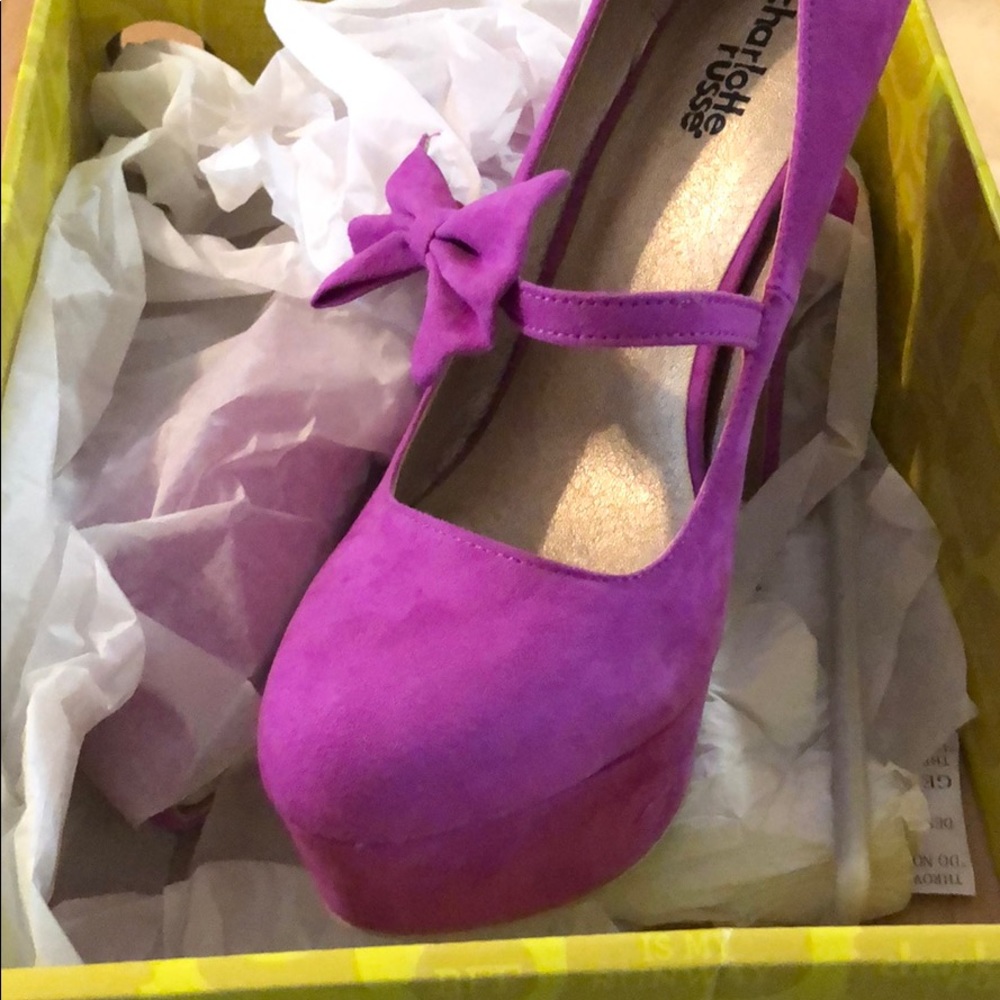 Shoe (heels)